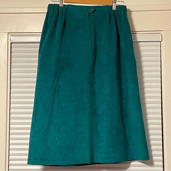 Vintage Suede Skirt - With Pockets! - Picture 3 of 4